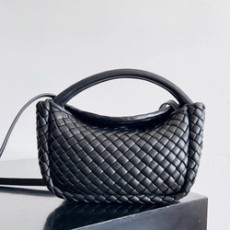 보테가 베네타 코블 인트레치아토 레더 토트 백